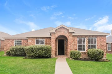 1229 SpringWater Dr Lancaster, TX 75134